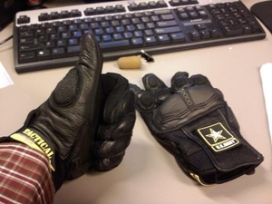 Motorcycle_gloves