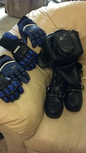 Mcgear_gloves_and_boots